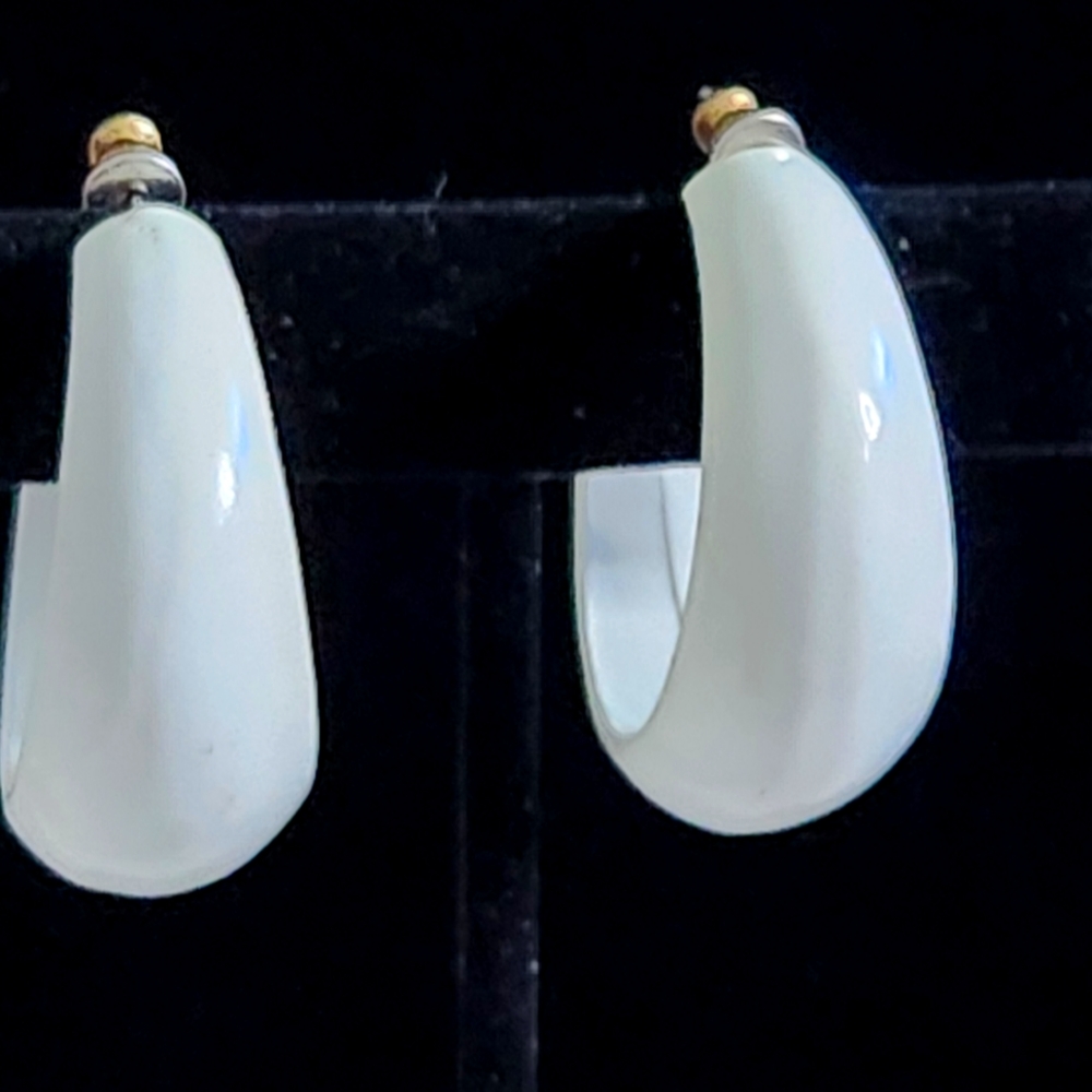 ⭐️Chunky white pierced earrings , chunky hoops